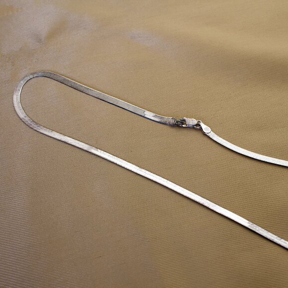 Vintage Silver Herringbone Necklace, 925 Sterling Silver Chain, Retro Fashion - Picture 6 of 10